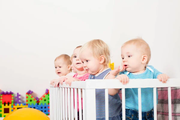 Bébés dans la crèche — Photo