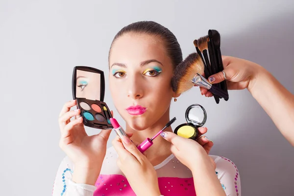 Vrouw met make-up set — Stockfoto