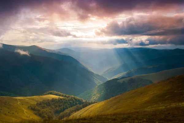 Sun rays over valley — Stock Photo, Image