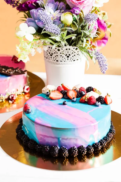 Dekorowanie ciasta — Zdjęcie stockowe