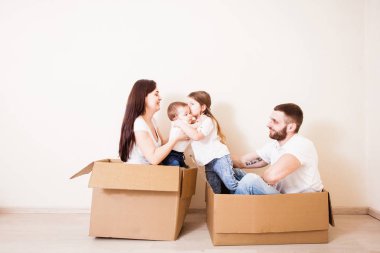 Aile kutularına yeni evde
