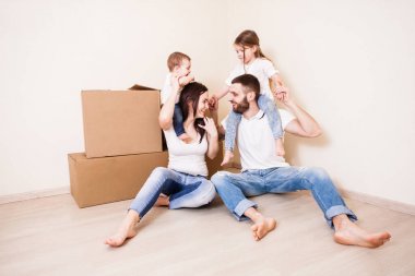 mutlu bir aile taşıma