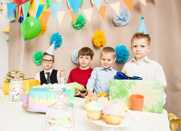 Bolo de aniversário menino — Fotografia de Stock