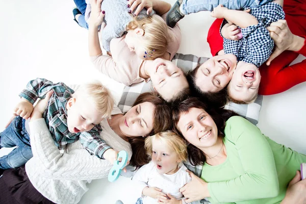 The children with moms — Stock Photo, Image