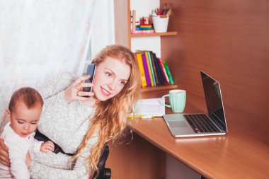 Serbest çalıştı anne ile bebek