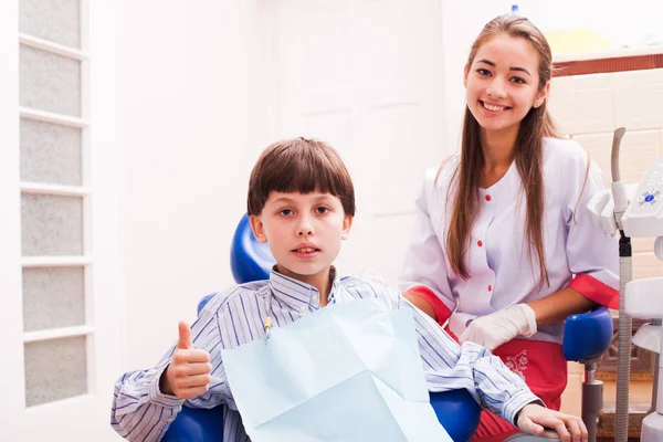 Teenager at the dental clinic — Stock Photo, Image