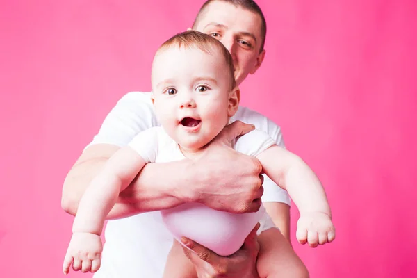 Pai e bebê se divertindo — Fotografia de Stock