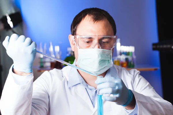 Cientista no trabalho — Fotografia de Stock