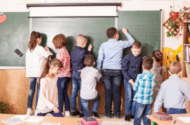 sınıf bir gemide molası sırasında çizmek.