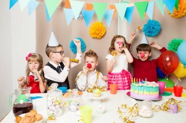 Komik doğum günü oyunları