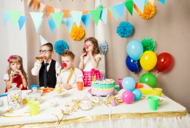 Komik doğum günü oyunları