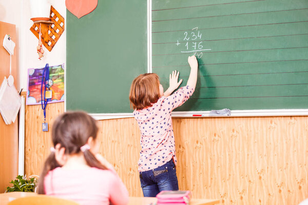 smart girl wants to ansmer on the lesson