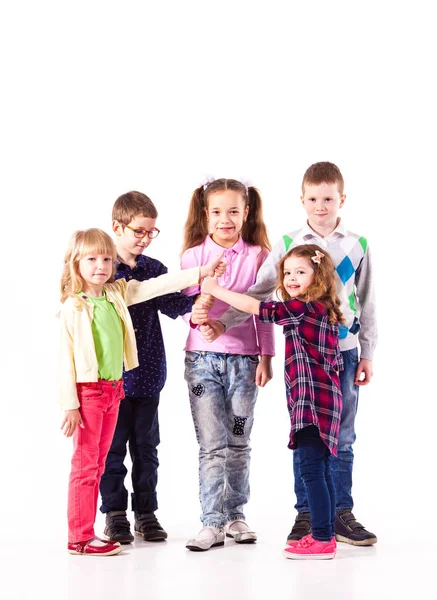 Crianças com mãos levantadas — Fotografia de Stock