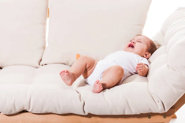 The baby is crying — Stock Photo, Image