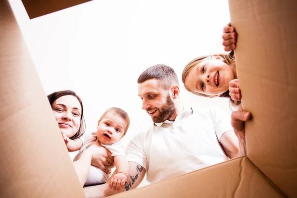 The family received a parcel — Stock Photo, Image