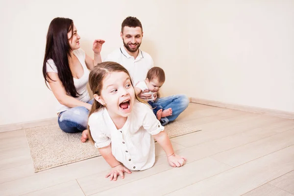 The little girl laughs loudly — Stock Photo, Image