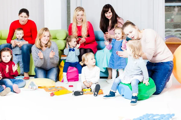 Anneler ve çocukları