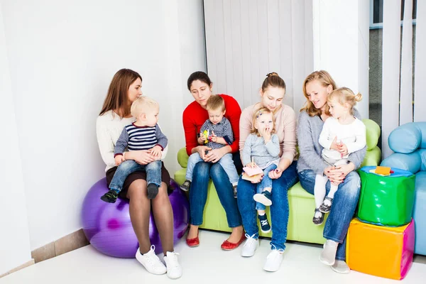 Grubu annelerin çocukları ile