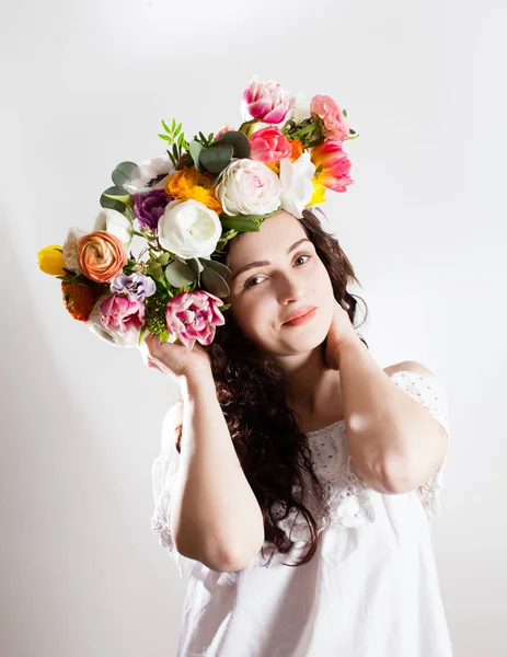 Schönheit Frau im Kranz — Stockfoto