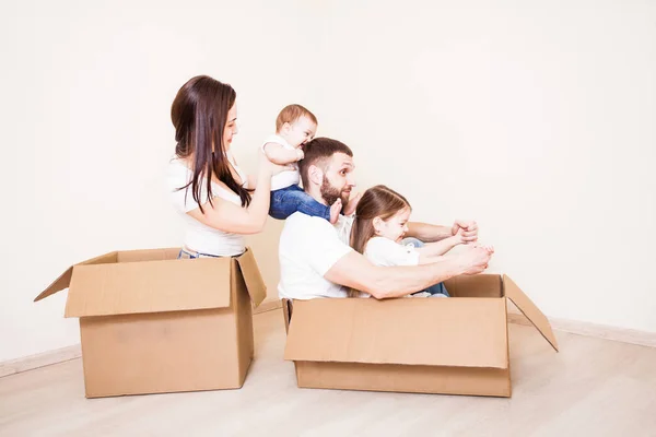 Father, mother and kids — Stock Photo, Image