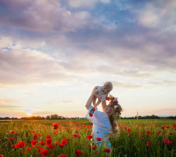 Madre joven inspirada — Foto de Stock