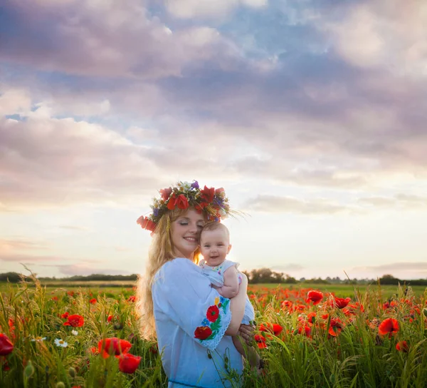 Madre joven inspirada — Foto de Stock