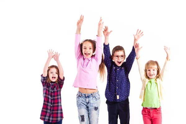 Niños con las manos levantadas — Foto de Stock