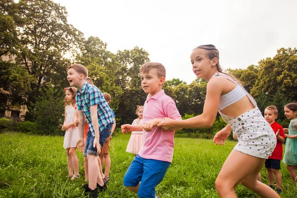 Group of happy kids playing games in summer camp — Stock Photo, Image