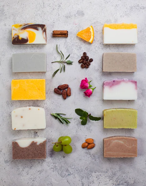 Organic homemade soap with their natural components — Stock Photo, Image