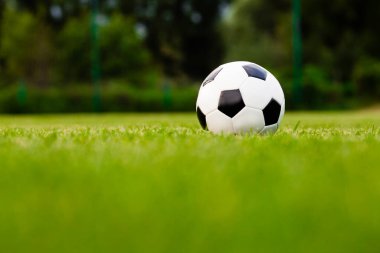 Maçtan önce çim futbol topu