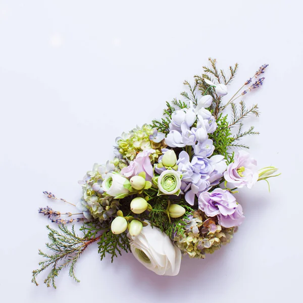 Foto mockup marca bonito e elegante com flores — Fotografia de Stock