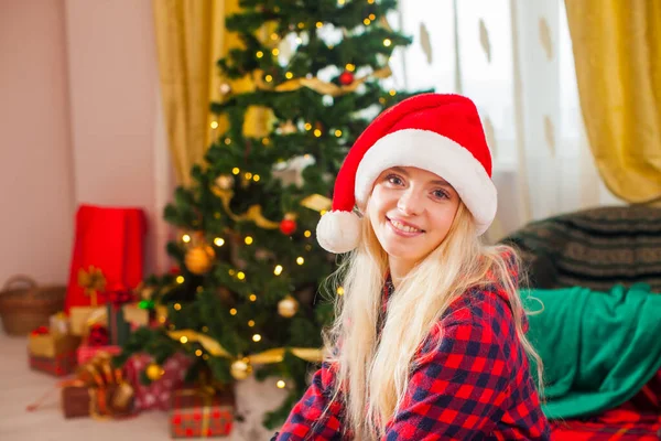 Portrait of happy young woman before holiday — Stock Photo, Image