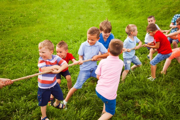 The team of boys in a game of tug of war — Stock Photo, Image