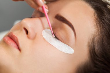 Kirpik temizleme prosedürünü kapat. Kirpik uzantısı