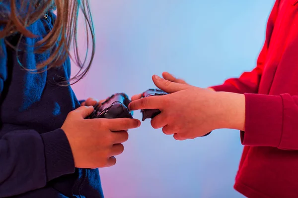 Children using a gaming gadget for virtual reality — Stock Photo, Image