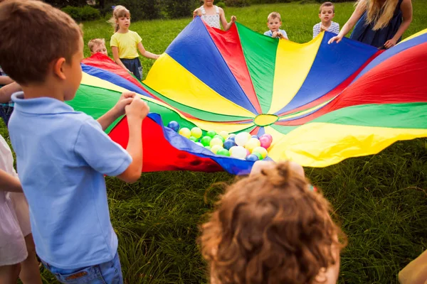 Intresting outdoors games for kids at summer — Stock Photo, Image