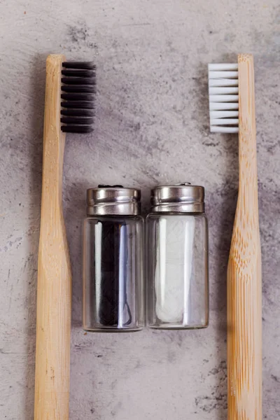 Flat lay two bamboo toothbrushes and floss — ストック写真