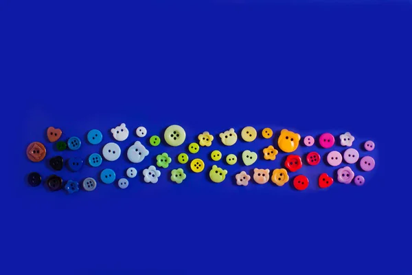 Variedad de botones de diferentes formas y colores — Foto de Stock