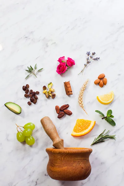 Still life natural cosmetics components, flat lay — Stockfoto