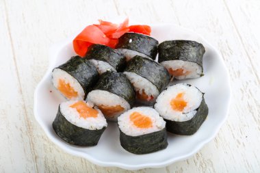 Geleneksel rulo somon ile