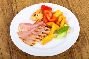 Izgara pastırma patates ile