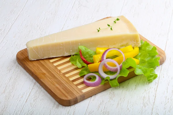 Parmesan peynirli üçgen — Stok fotoğraf