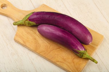 Çiğ mor patlıcan
