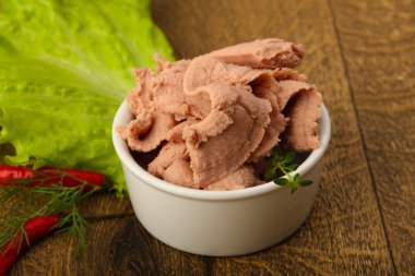 Kabın içinde karaciğer pasta