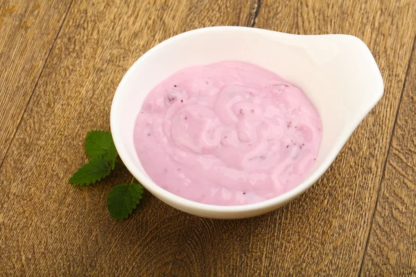 Yoghurt with blueberries in the bowl — Stock Photo, Image