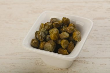 Kabın içinde turşu Kapari