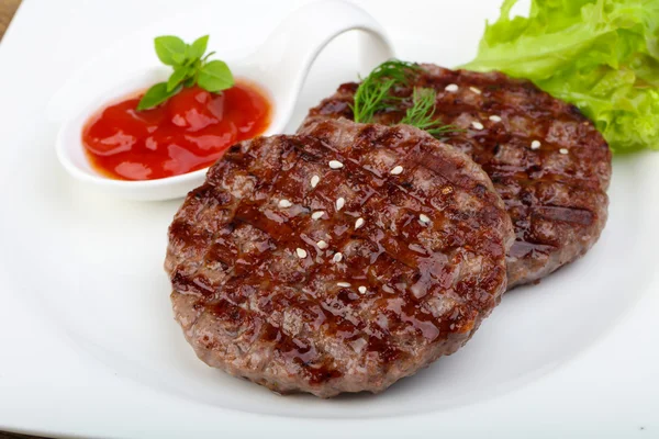 Gegrillte Burger-Schnitzel — Stockfoto