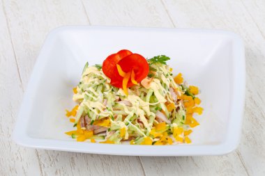 Lezzetli jambon salata