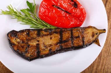 Izgara patlıcan biber ile