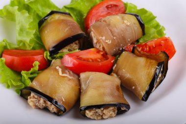 Cevizli patlıcan ruloları